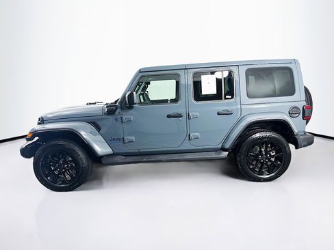 Used 2025 Jeep Wrangler Sahara image 4