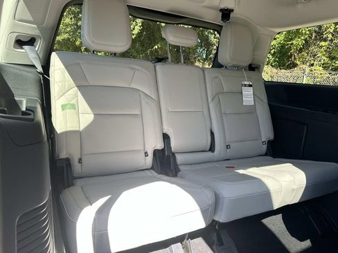 New 2025 Lincoln Navigator Reserve image 17