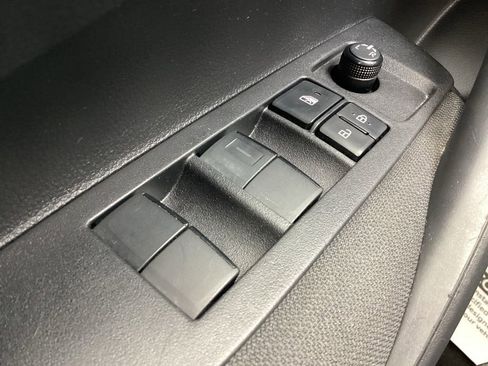 Used 2025 Toyota Corolla LE image 18