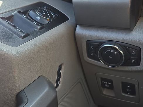 Used 2017 Ford F150 XLT w/ Equipment Group 302A Luxury AWD/4WD image 13