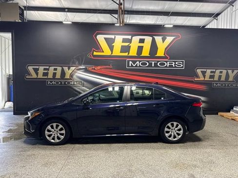 Used 2023 Toyota Corolla LE FWD image 2