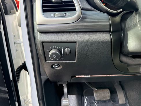 Used 2020 Jeep Grand Cherokee Altitude image 30