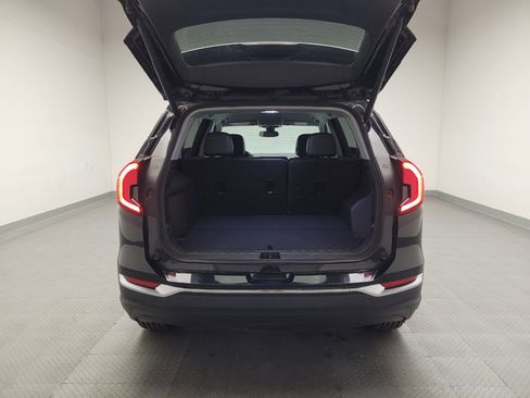 Used 2024 GMC Terrain SLT image 29