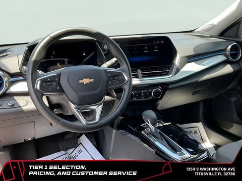Used 2025 Chevrolet Trax LT w/ LT Convenience Package FWD image 29