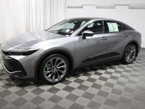 Used 2025 Toyota Crown Limited image 32