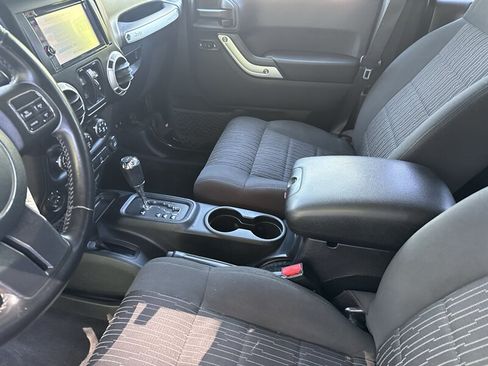 Used 2012 Jeep Wrangler Unlimited Sahara AWD/4WD image 31