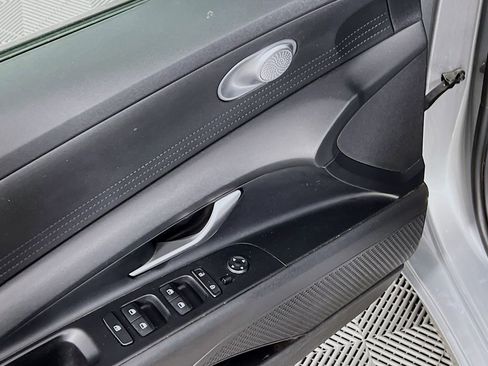 Certified 2021 Hyundai Elantra SEL FWD image 17