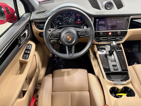Certified 2025 Porsche Macan image 17
