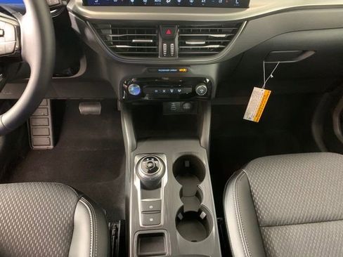 Used 2025 Ford Escape SE image 19