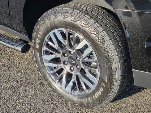 New 2026 Chevrolet Suburban Z71 w/ Z71 Off-Road Package image 6