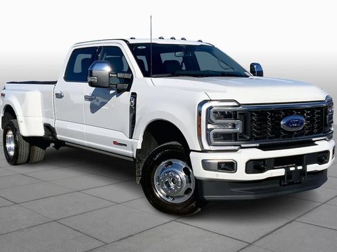Certified 2025 Ford F350 Platinum w/ Platinum Plus Package image 2
