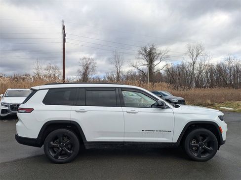 Used 2023 Jeep Grand Cherokee L Limited w/ Black Appearance Package image 2