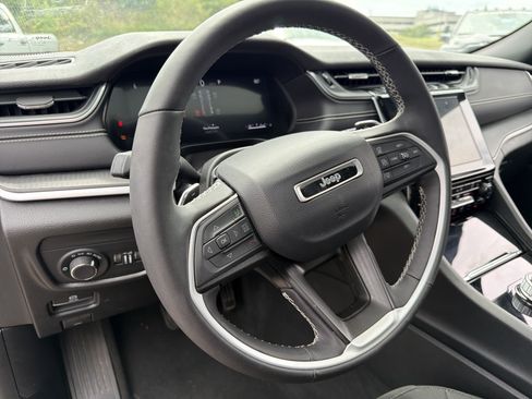 Certified 2024 Jeep Grand Cherokee Laredo X w/ Luxury Tech Group I AWD/4WD image 15