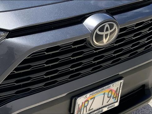 Used 2020 Toyota RAV4 LE AWD/4WD image 33