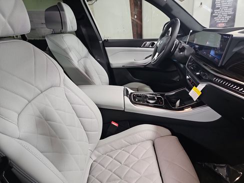 New 2026 BMW X5 xDrive50e w/ Climate Comfort Package image 10