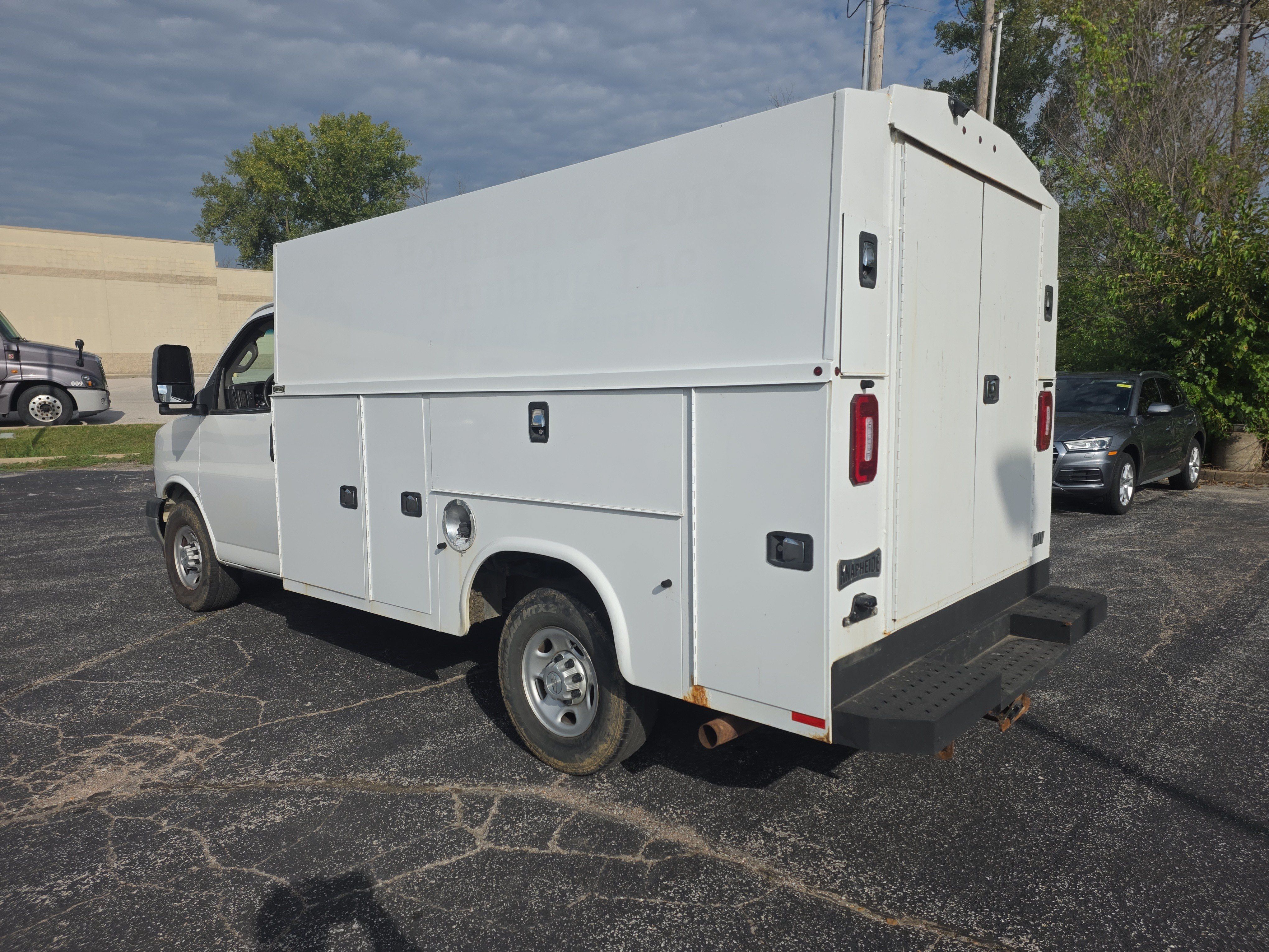 Used 2019 Chevrolet Express 3500 w/ Power Convenience Package RWD image 6