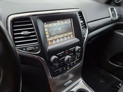 Used 2021 Jeep Grand Cherokee Laredo w/ Security & Convenience Group image 18