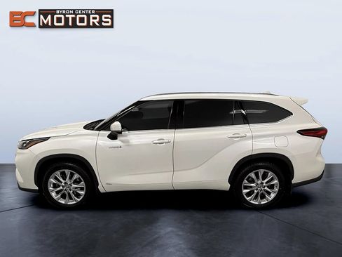 Used 2021 Toyota Highlander Limited AWD/4WD image 3