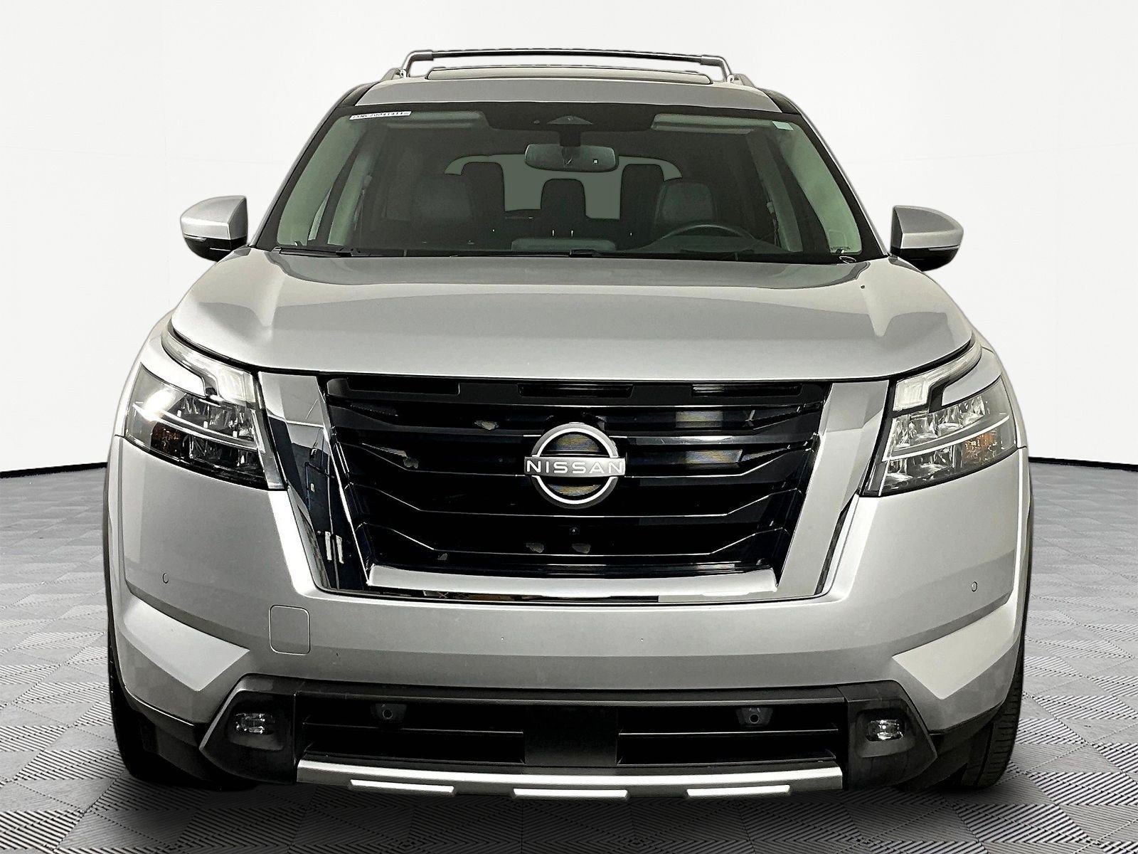 Certified 2022 Nissan Pathfinder Platinum w/ Cargo Package AWD/4WD image 2