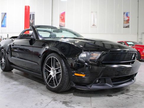 Used 2012 Ford Mustang GT Premium image 9