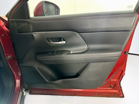 Used 2025 Nissan Kicks SR FWD image 29