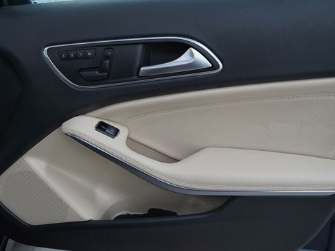 Used 2017 Mercedes-Benz GLA 250 4MATIC image 9