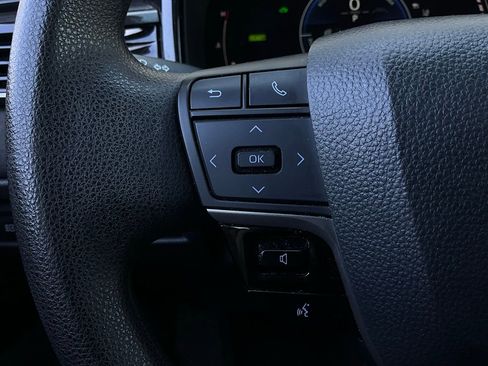 Used 2025 Toyota Camry LE image 32