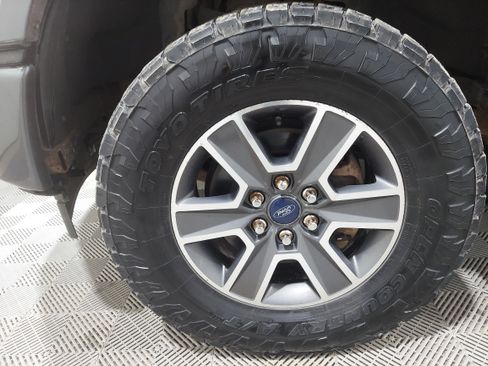 Used 2017 Ford F150 XLT w/ Equipment Group 302A Luxury AWD/4WD image 6