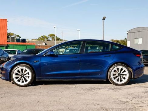 Used 2022 Tesla Model 3 Standard Range image 8