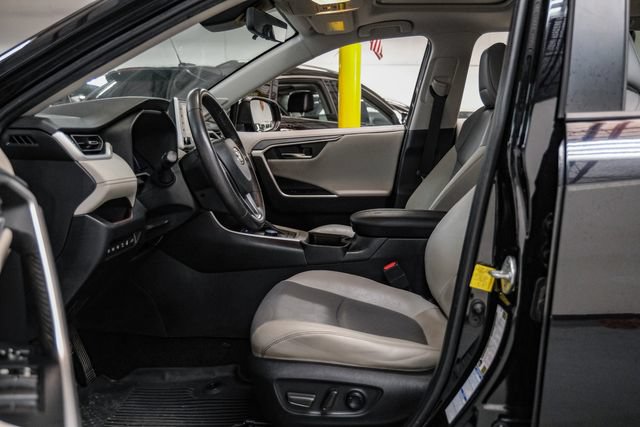 Used 2020 Toyota RAV4 Limited AWD/4WD image 4
