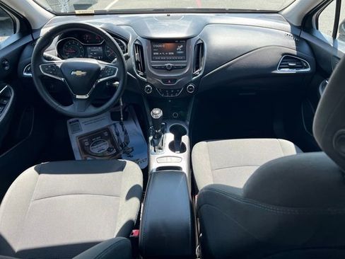 Used 2017 Chevrolet Cruze LT FWD image 14