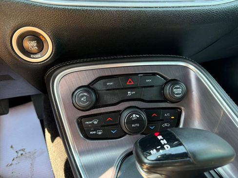 Used 2016 Dodge Challenger SXT RWD image 31