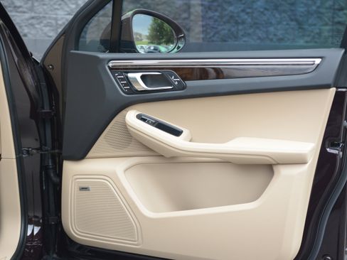 Certified 2026 Porsche Macan AWD/4WD image 25