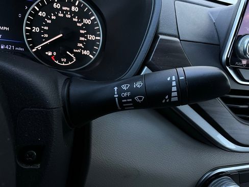 Used 2025 Nissan Altima 2.5 SV image 35