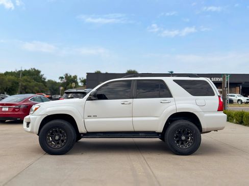 Used 2008 Toyota 4Runner SR5 AWD/4WD image 4