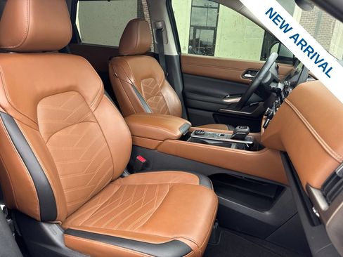 Used 2022 Nissan Pathfinder Platinum AWD/4WD image 9