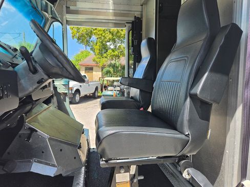 Used 2017 Ford E-350 and Econoline 350 Super Duty w/ A/C Prep Package RWD image 6