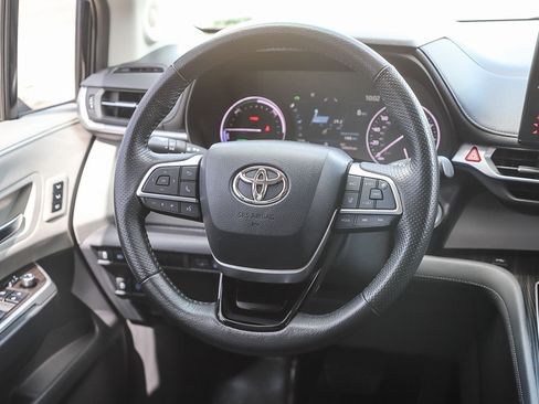 Certified 2023 Toyota Sienna Limited AWD/4WD image 15