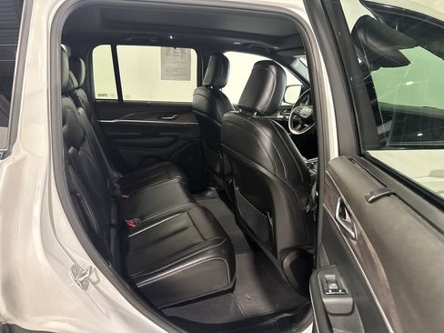 Used 2024 Jeep Grand Cherokee Limited w/ Luxury Tech Group II AWD/4WD image 25