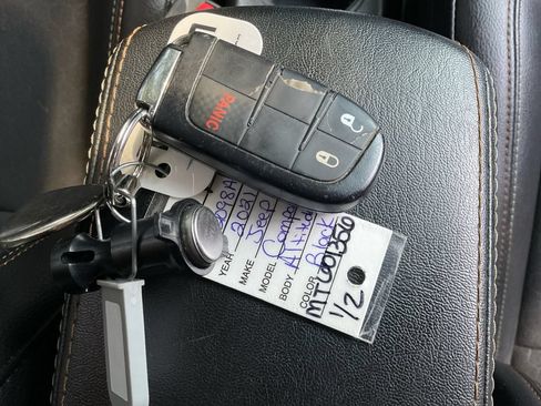 Used 2021 Jeep Compass Latitude AWD/4WD image 35