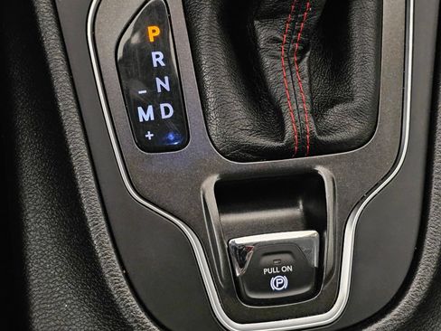 Used 2019 Jeep Cherokee Trailhawk w/ Cold Weather Group AWD/4WD image 12