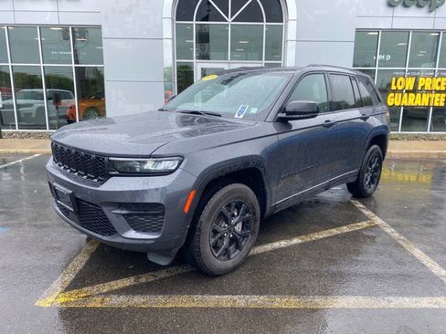 Used 2024 Jeep Grand Cherokee Altitude image 1