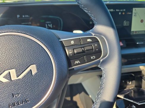 New 2025 Kia Sportage EX image 16