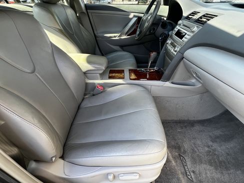 Used 2011 Toyota Camry XLE image 42