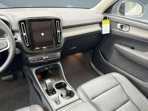 New 2026 Volvo XC40 B5 Core image 25