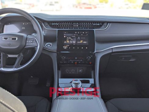 Used 2024 Jeep Grand Cherokee Laredo AWD/4WD image 19