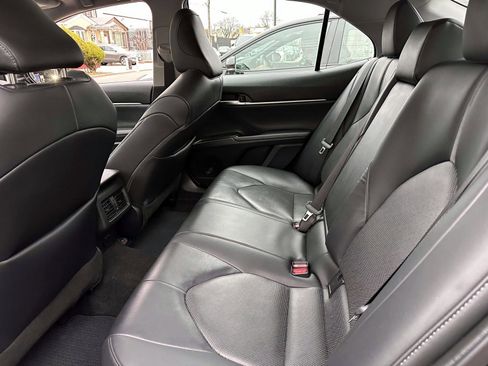 Used 2022 Toyota Camry XLE w/ Navigation Upgrade Package image 16