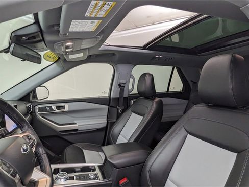 Certified 2022 Ford Explorer XLT w/ Equipment Group 202A image 3