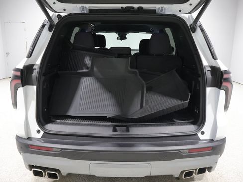 Used 2025 Chevrolet Traverse LT w/ LPO, Floor Liner Package AWD/4WD image 19