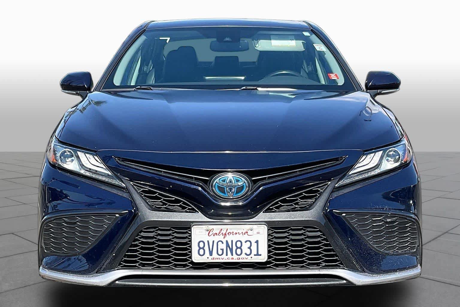 Used 2021 Toyota Camry XSE FWD image 3
